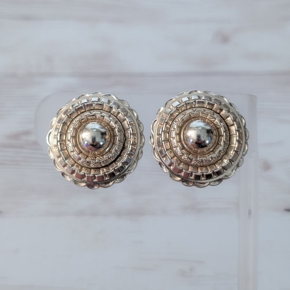 Vintage Clip On Earrings Stylish Gold Tone Circle - Loose Clips